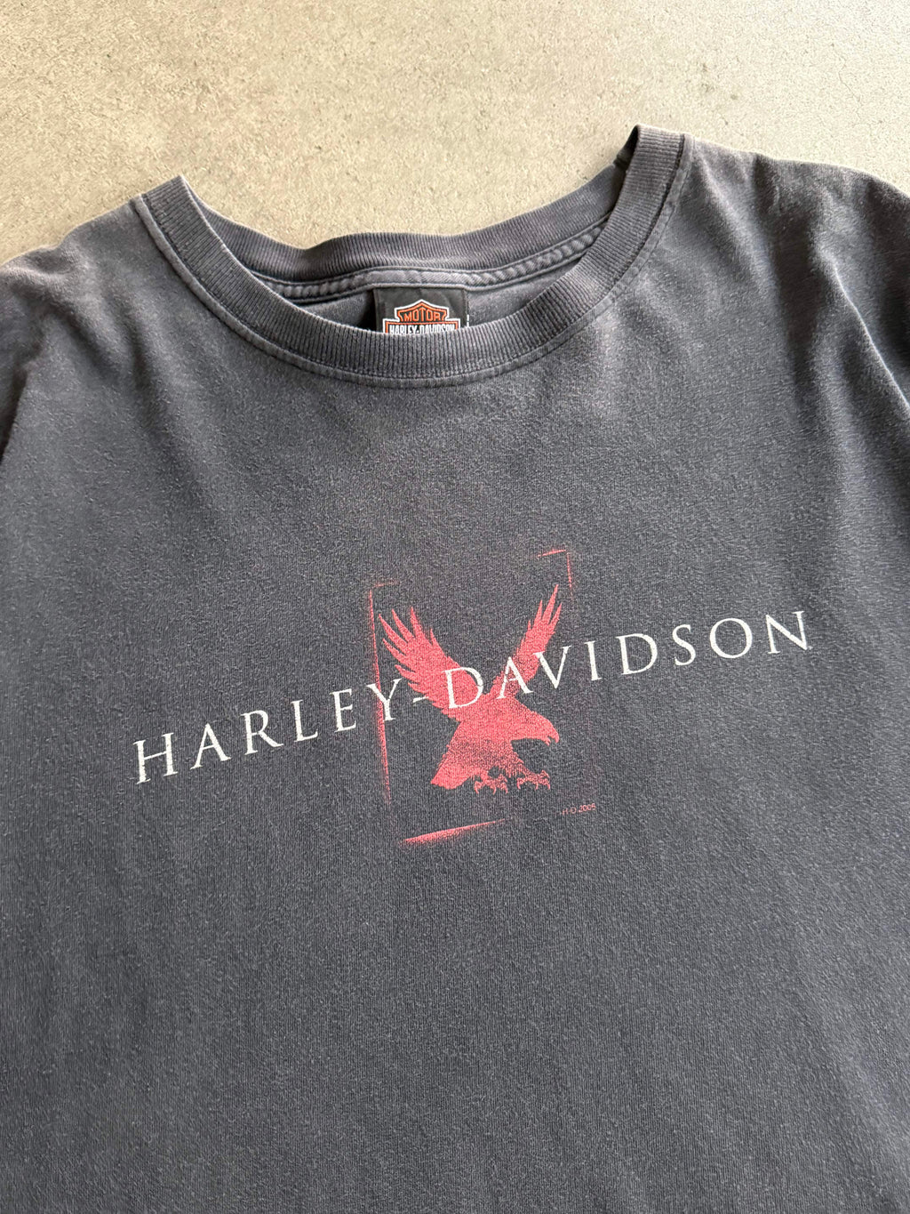 2000S HARLEY DAVIDSON RED EAGLE CHROME LOGO LONG ISLAND FADED BLACK T-SHIRT (XXL)