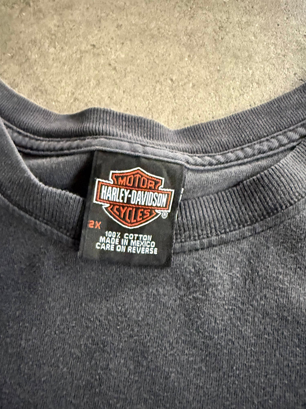 2000S HARLEY DAVIDSON RED EAGLE CHROME LOGO LONG ISLAND FADED BLACK T-SHIRT (XXL)