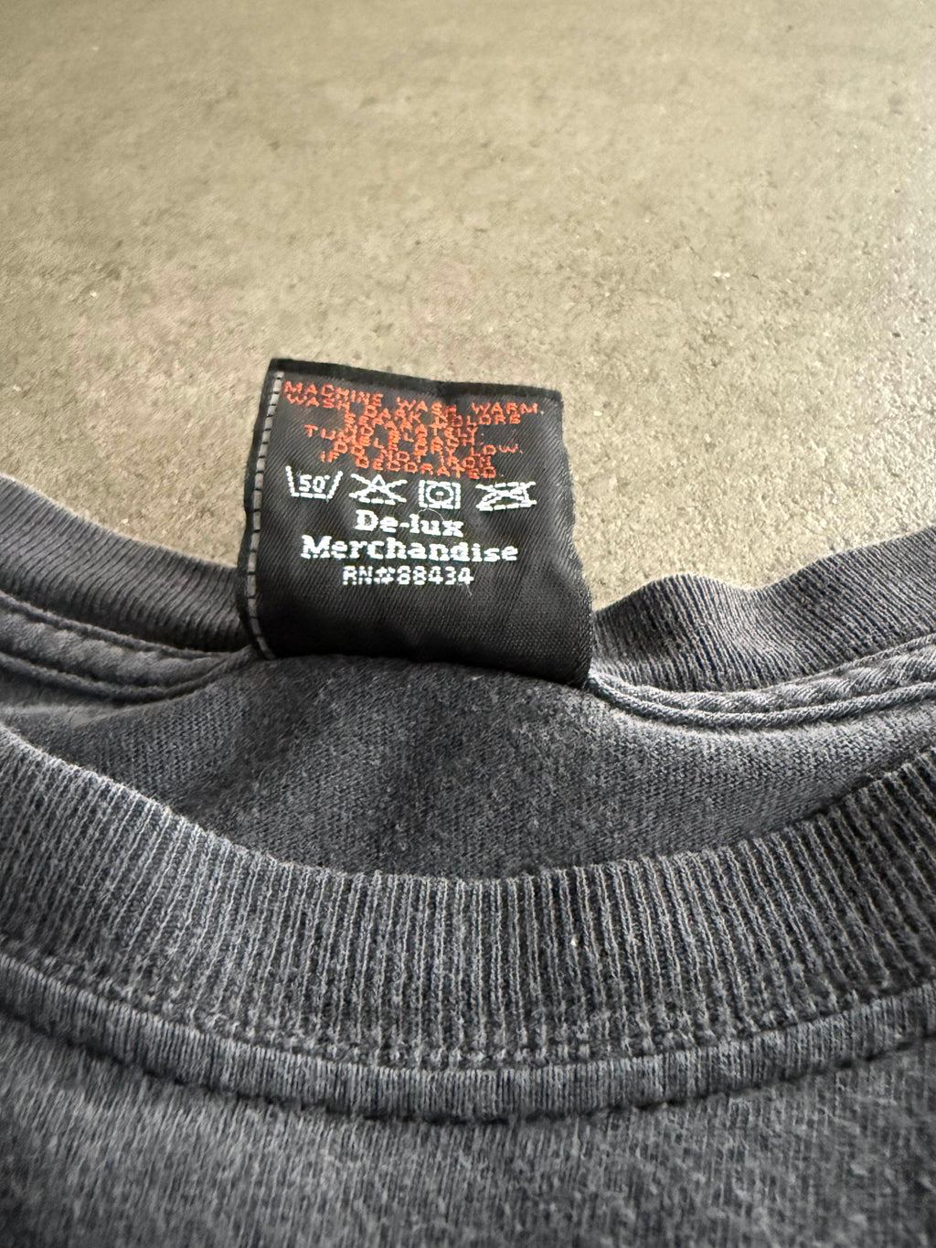 2000S HARLEY DAVIDSON RED EAGLE CHROME LOGO LONG ISLAND FADED BLACK T-SHIRT (XXL)