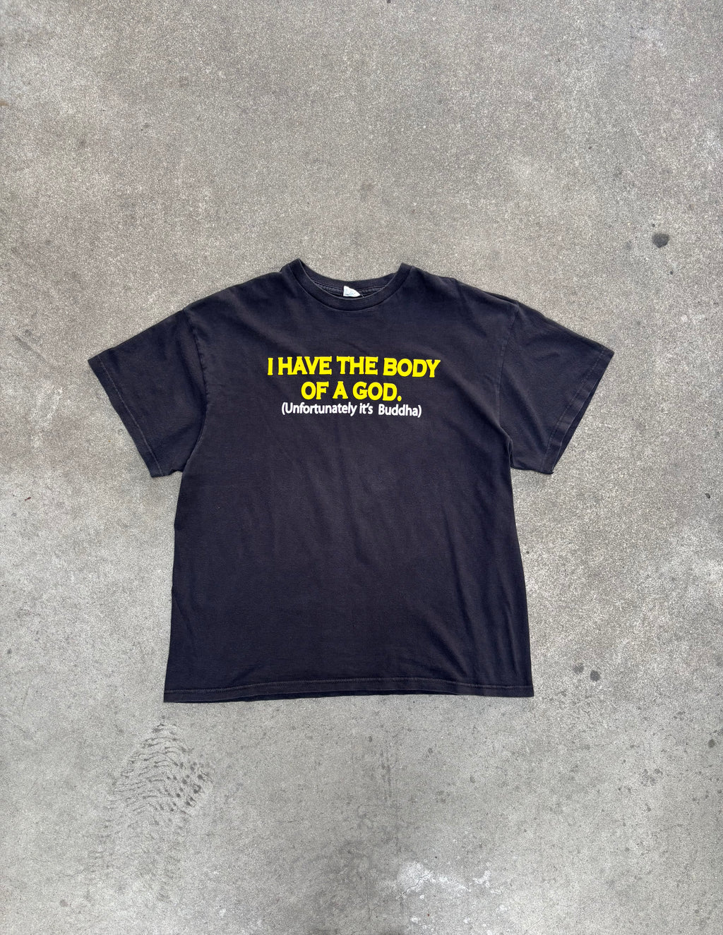 2000S VINTAGE "BODY OF A GOD" HUMOR GRAPHIC TEE (XL)