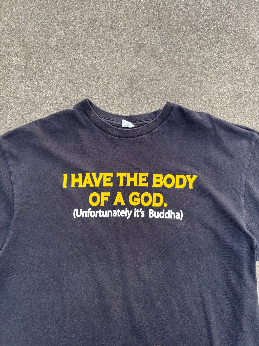 2000S VINTAGE "BODY OF A GOD" HUMOR GRAPHIC TEE (XL)