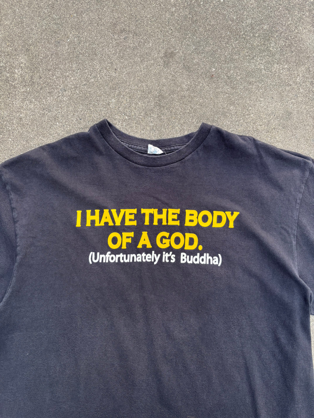2000S VINTAGE "BODY OF A GOD" HUMOR GRAPHIC TEE (XL)