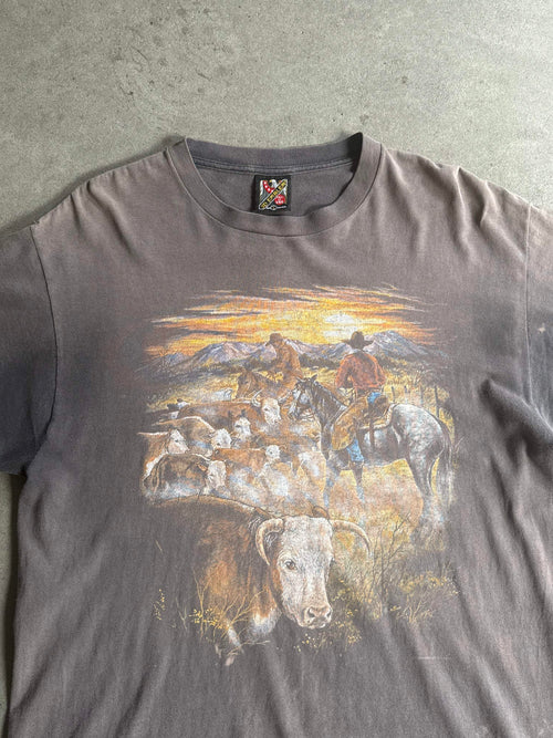 1990S SUN FADED COWBOY 3D EMBLEM CATTLE DRIVE GRAPHIC TEE (L)