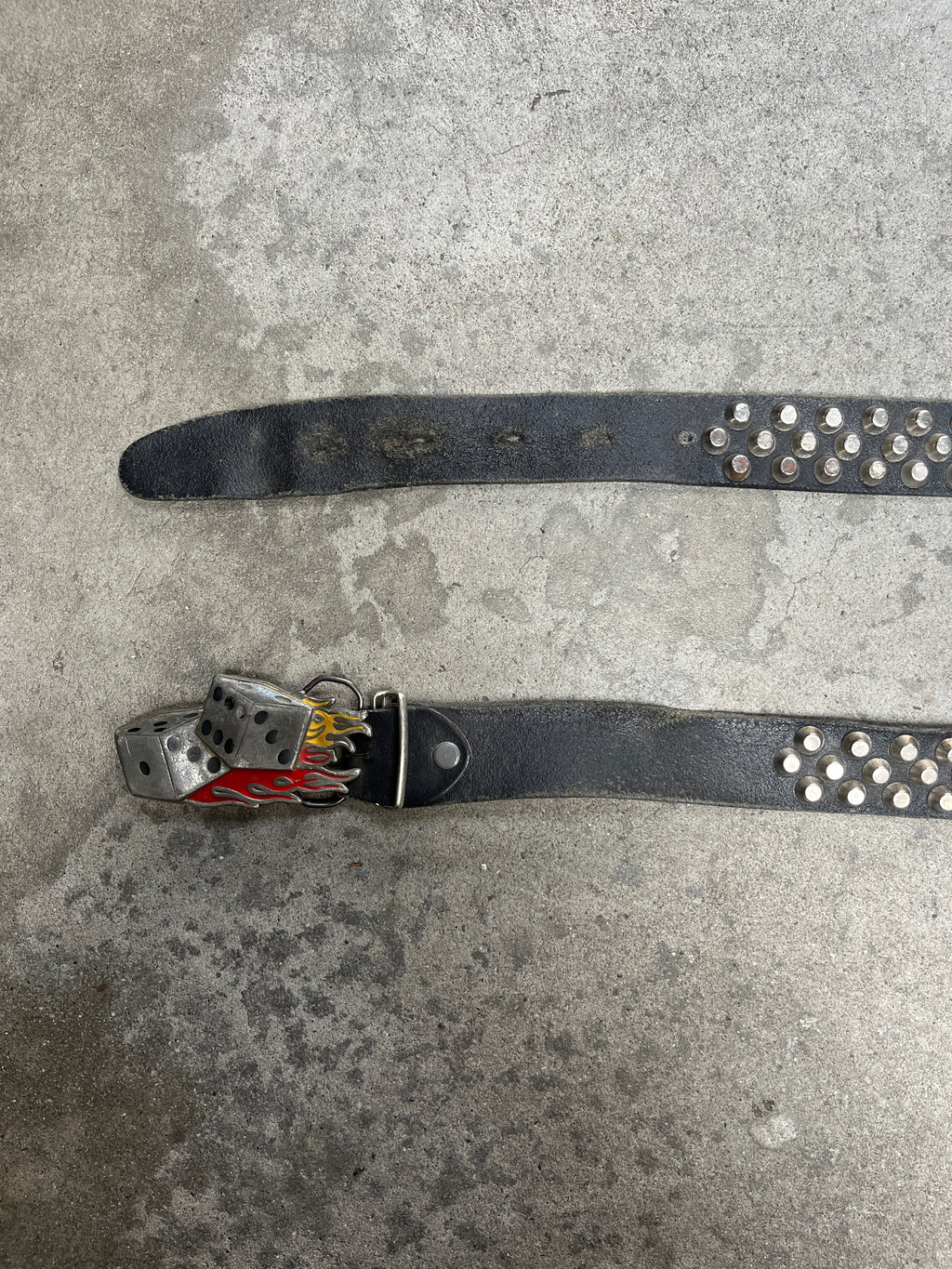 2000S VINTAGE FINE PEWTER FLAMING DICE BUCKLE STUDDED LEATHER BELT