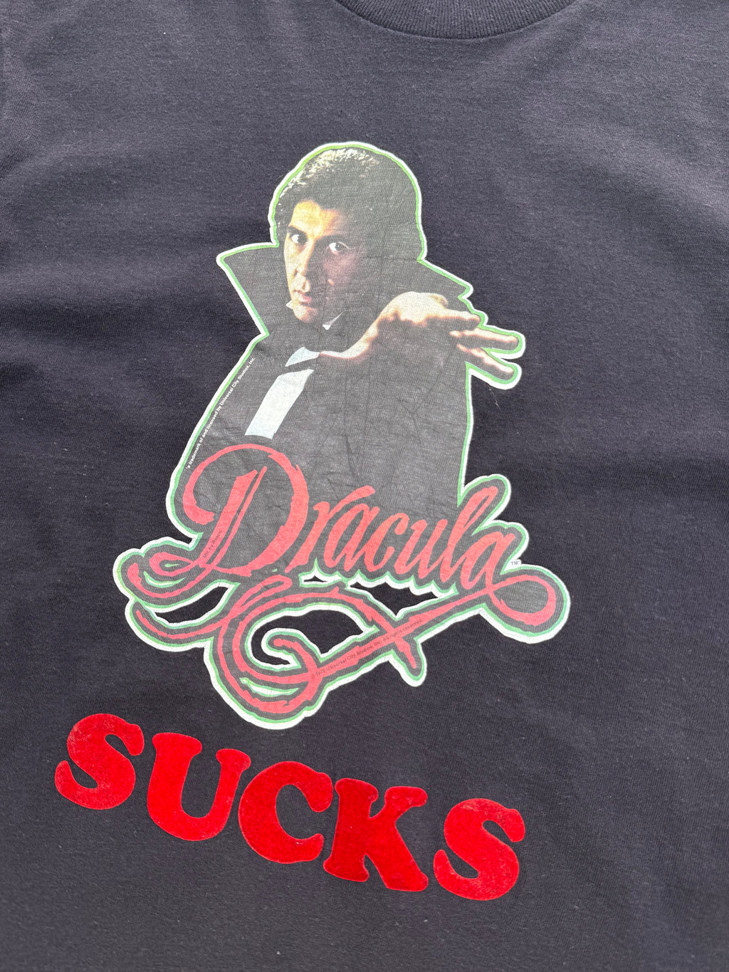 1979 VINTAGE UNIVERSAL STUDIOS "DRACULA SUCKS" MOVIE GRAPHIC TEE (M)