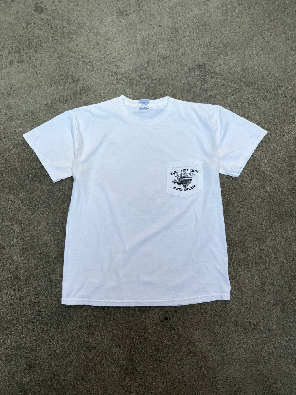 1990S VINTAGE MANGY MOOSE SALOON POCKET GRAPHIC TEE (M)