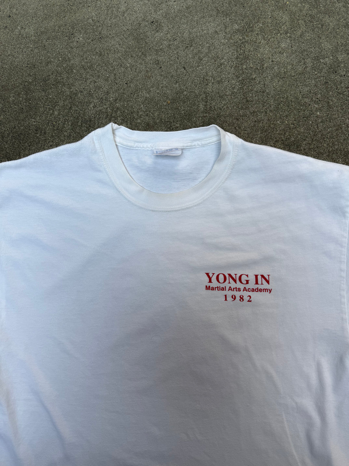 1982 VINTAGE YONG IN MARTIAL ARTS ACADEMY GRAPHIC TEE (L)