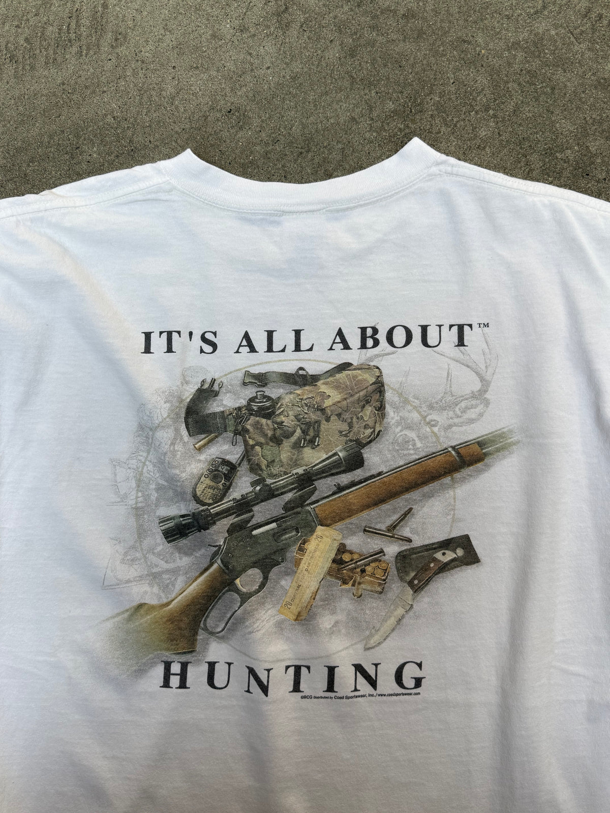 1990S VINTAGE IT'S ALL ABOUT HUNTING GRAPHIC TEE (XL)