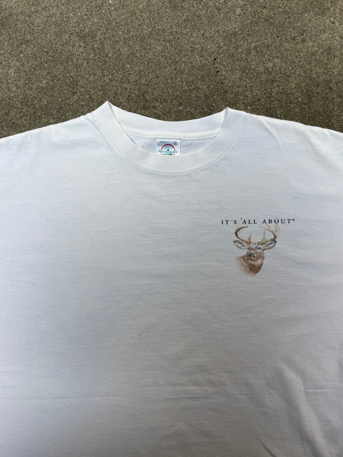 1990S VINTAGE IT'S ALL ABOUT HUNTING GRAPHIC TEE (XL)