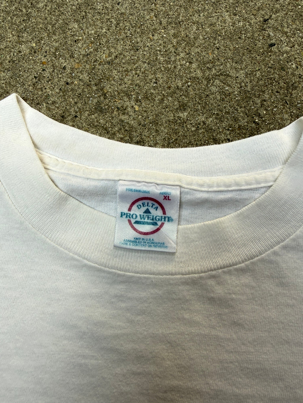 1990S VINTAGE IT'S ALL ABOUT HUNTING GRAPHIC TEE (XL)