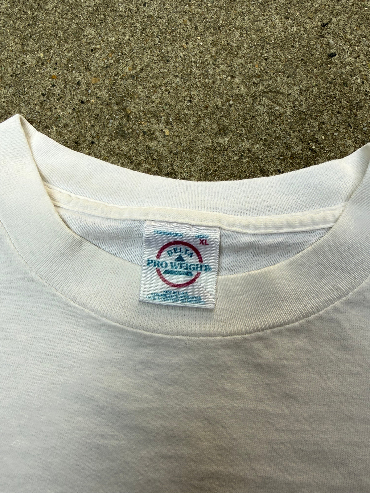 1990S VINTAGE IT'S ALL ABOUT HUNTING GRAPHIC TEE (XL)