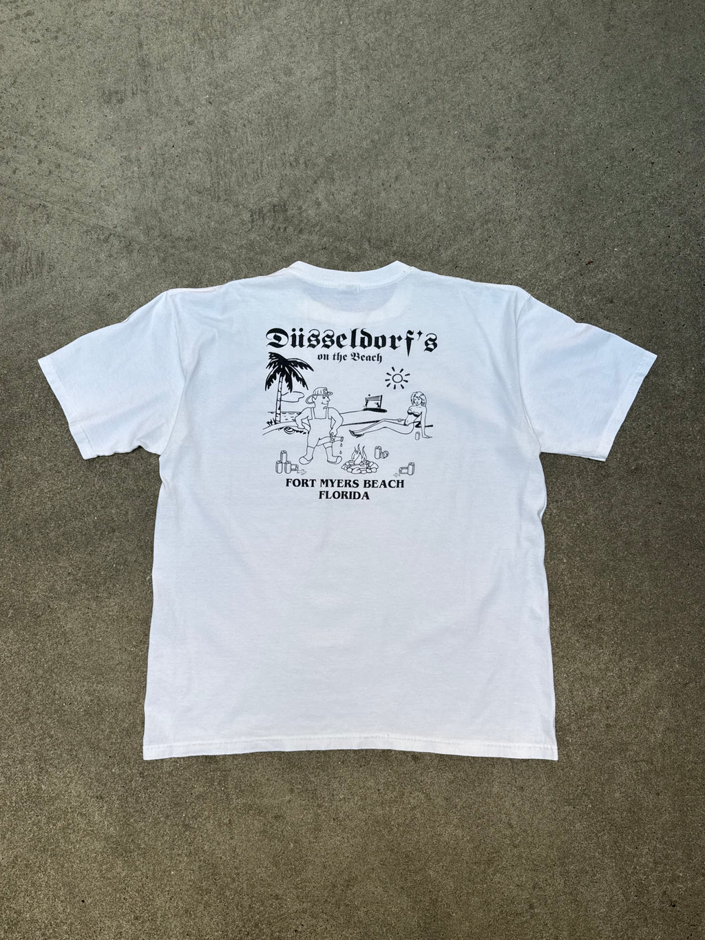 1990S VINTAGE DÜSSELDORF'S ON THE BEACH FLORIDA GRAPHIC TEE (XL)
