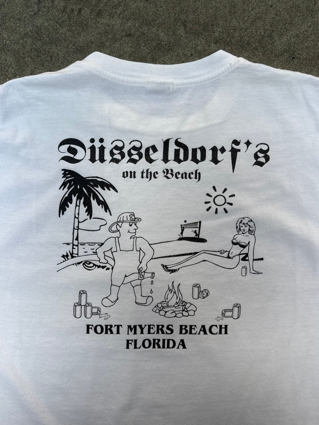 1990S VINTAGE DÜSSELDORF'S ON THE BEACH FLORIDA GRAPHIC TEE (XL)