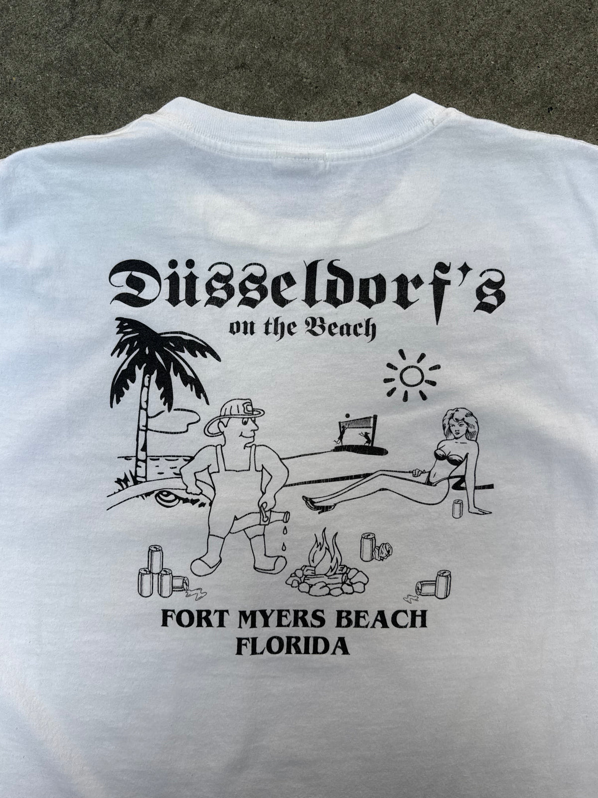1990S VINTAGE DÜSSELDORF'S ON THE BEACH FLORIDA GRAPHIC TEE (XL)