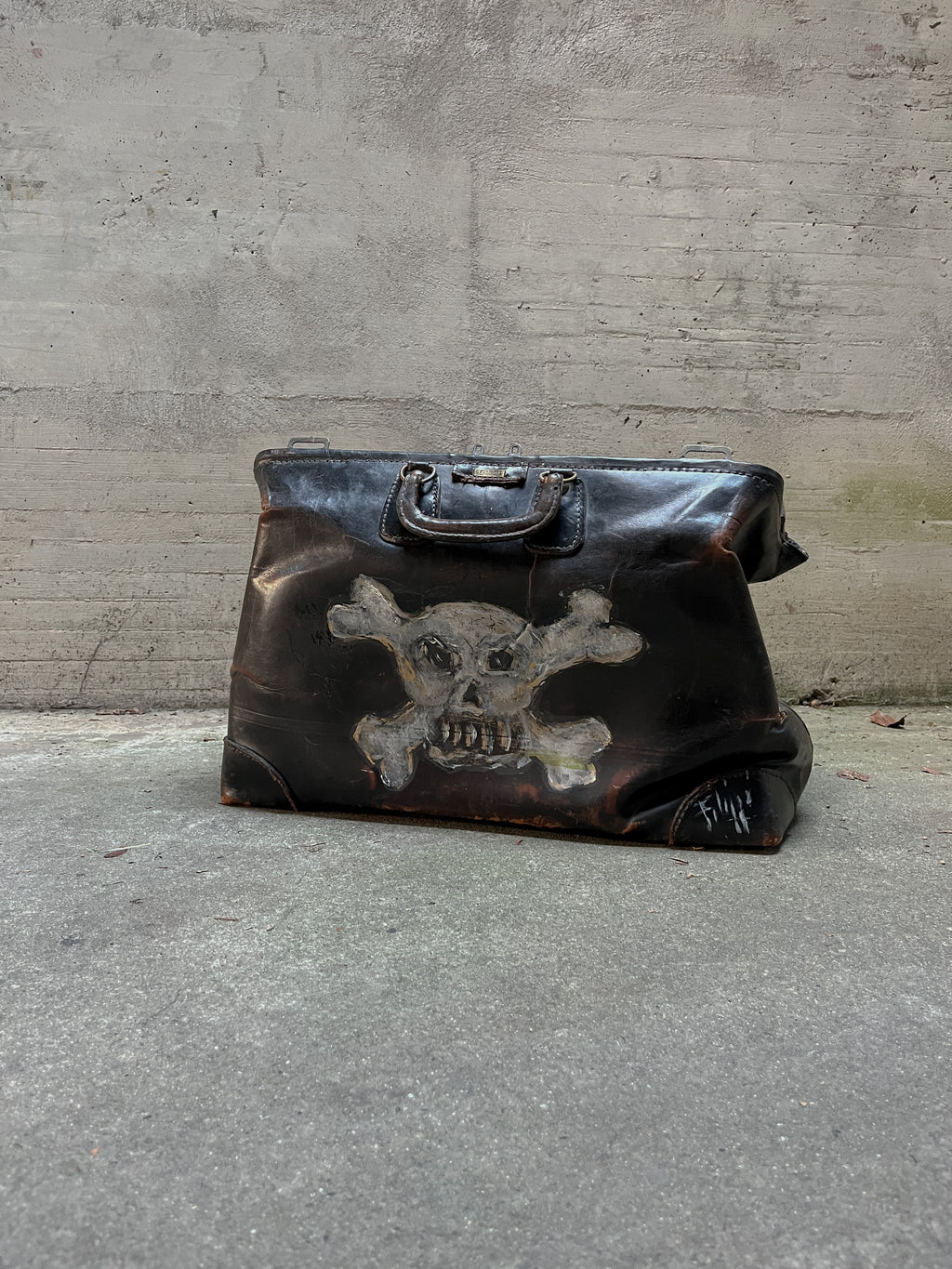 1930S EVELEIGH BAGGAGE HAND-PAINTED SKULL DOCTOR BAG