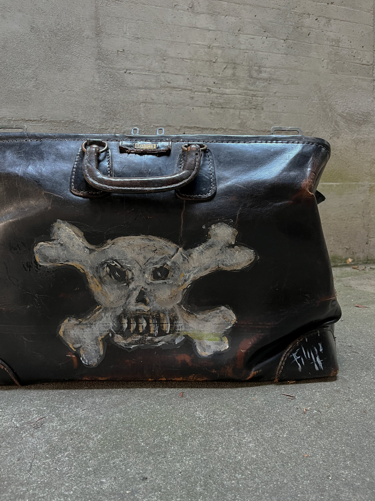 1930S EVELEIGH BAGGAGE HAND-PAINTED SKULL DOCTOR BAG