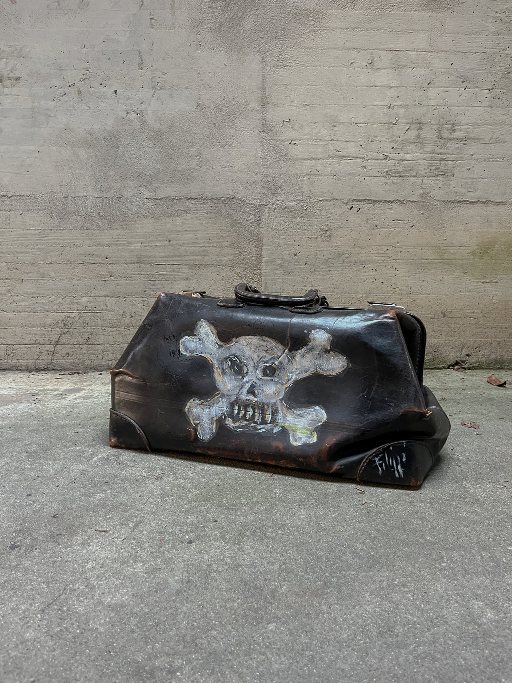 1930S EVELEIGH BAGGAGE HAND-PAINTED SKULL DOCTOR BAG