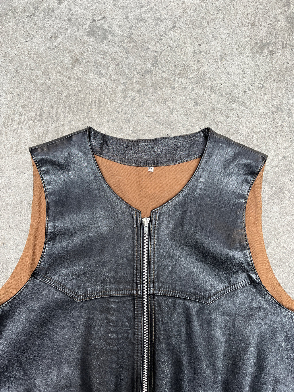 1970S VINTAGE LEATHER ZIP-UP BIKER VEST (54)