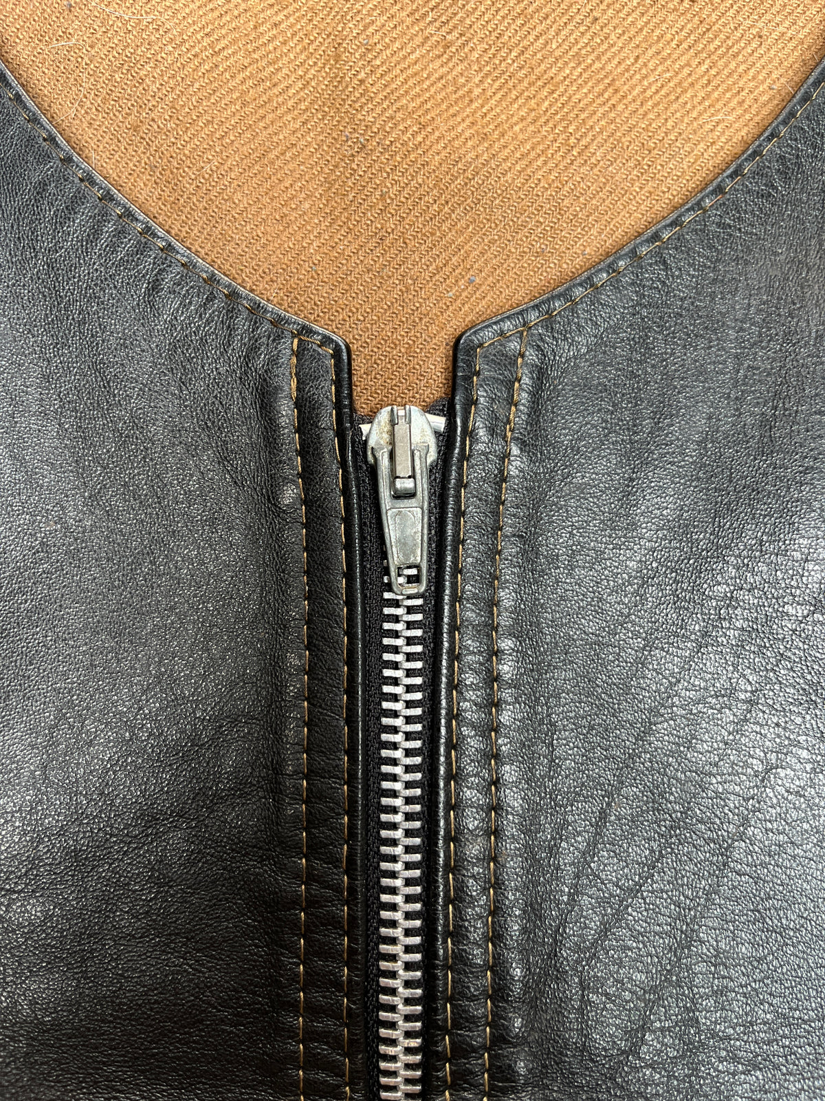 1970S VINTAGE LEATHER ZIP-UP BIKER VEST (54)