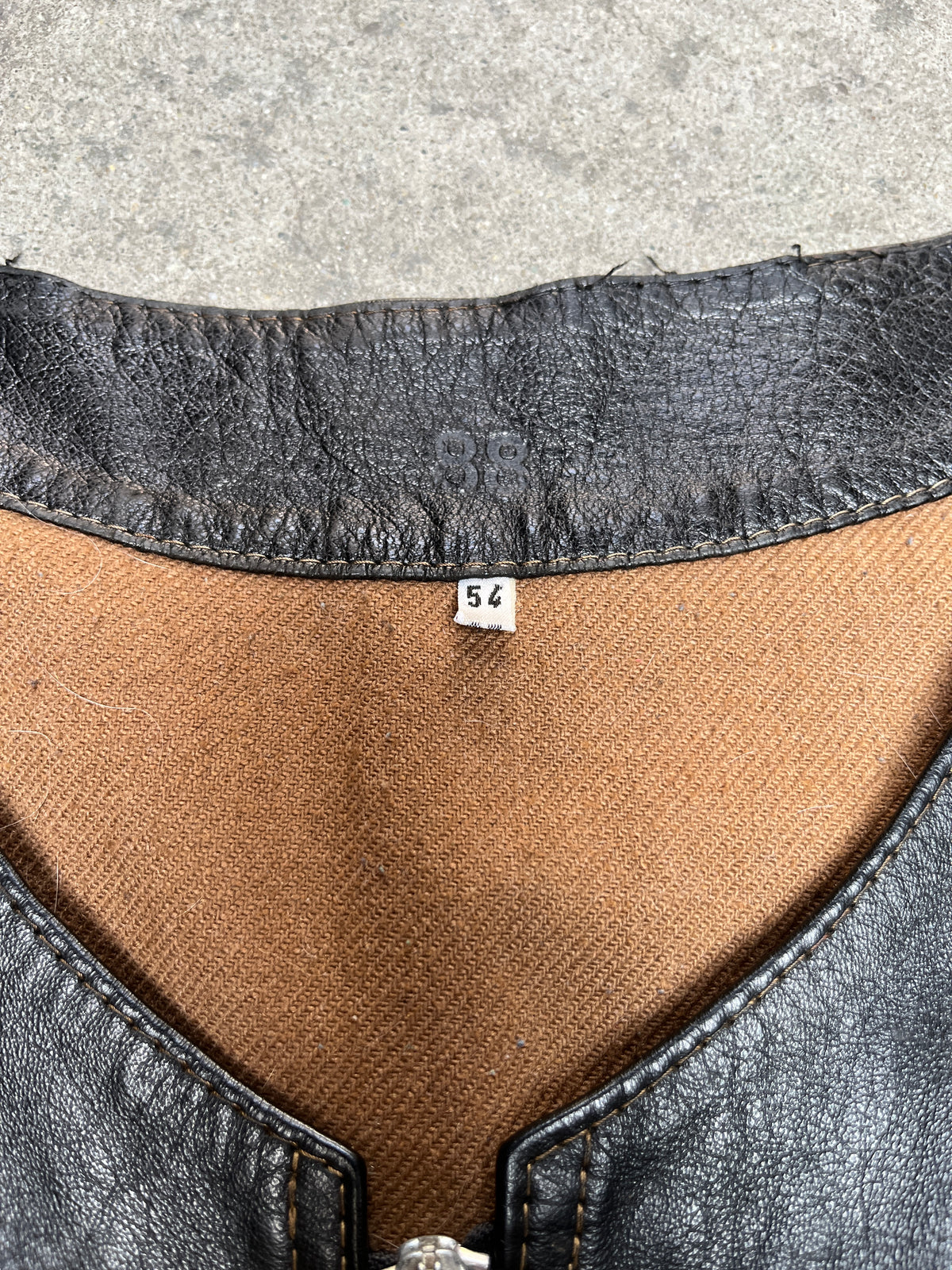 1970S VINTAGE LEATHER ZIP-UP BIKER VEST (54)