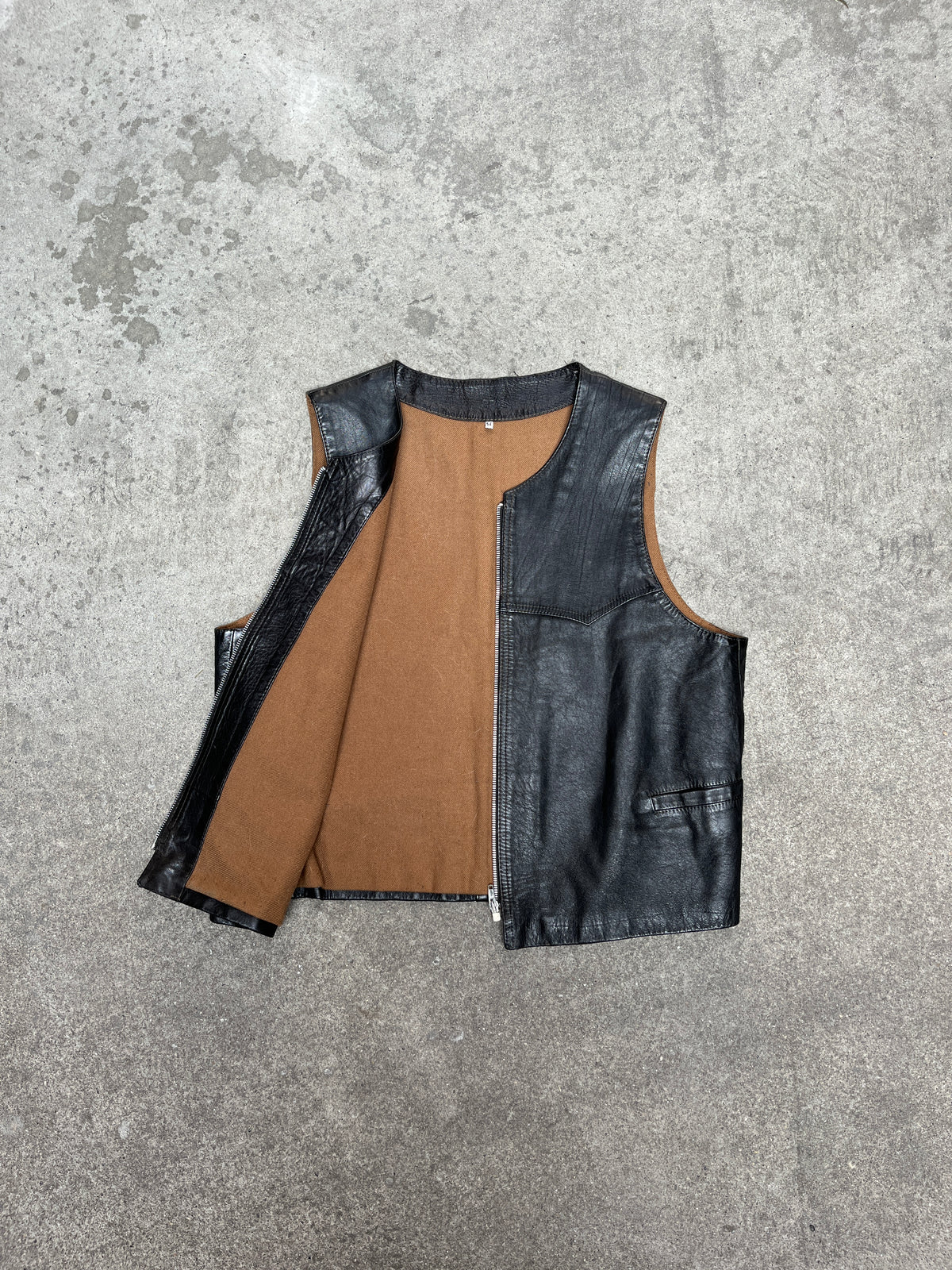 1970S VINTAGE LEATHER ZIP-UP BIKER VEST (54)