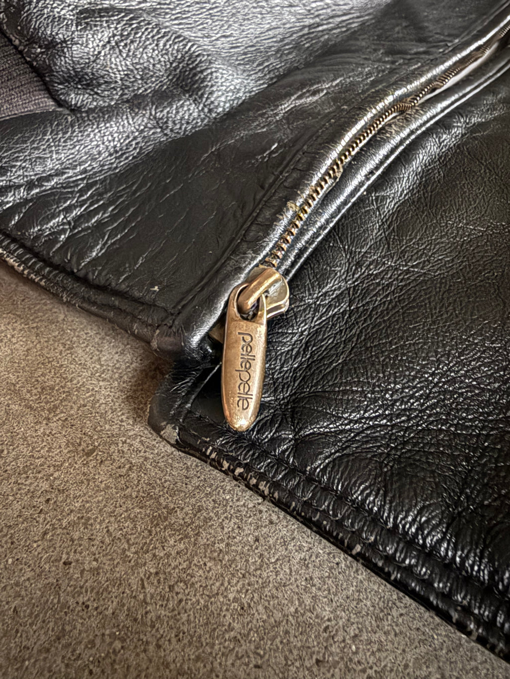 1990S PELLE PELLE GRAFFITI VINTAGE LEATHER JACKET (XXL)