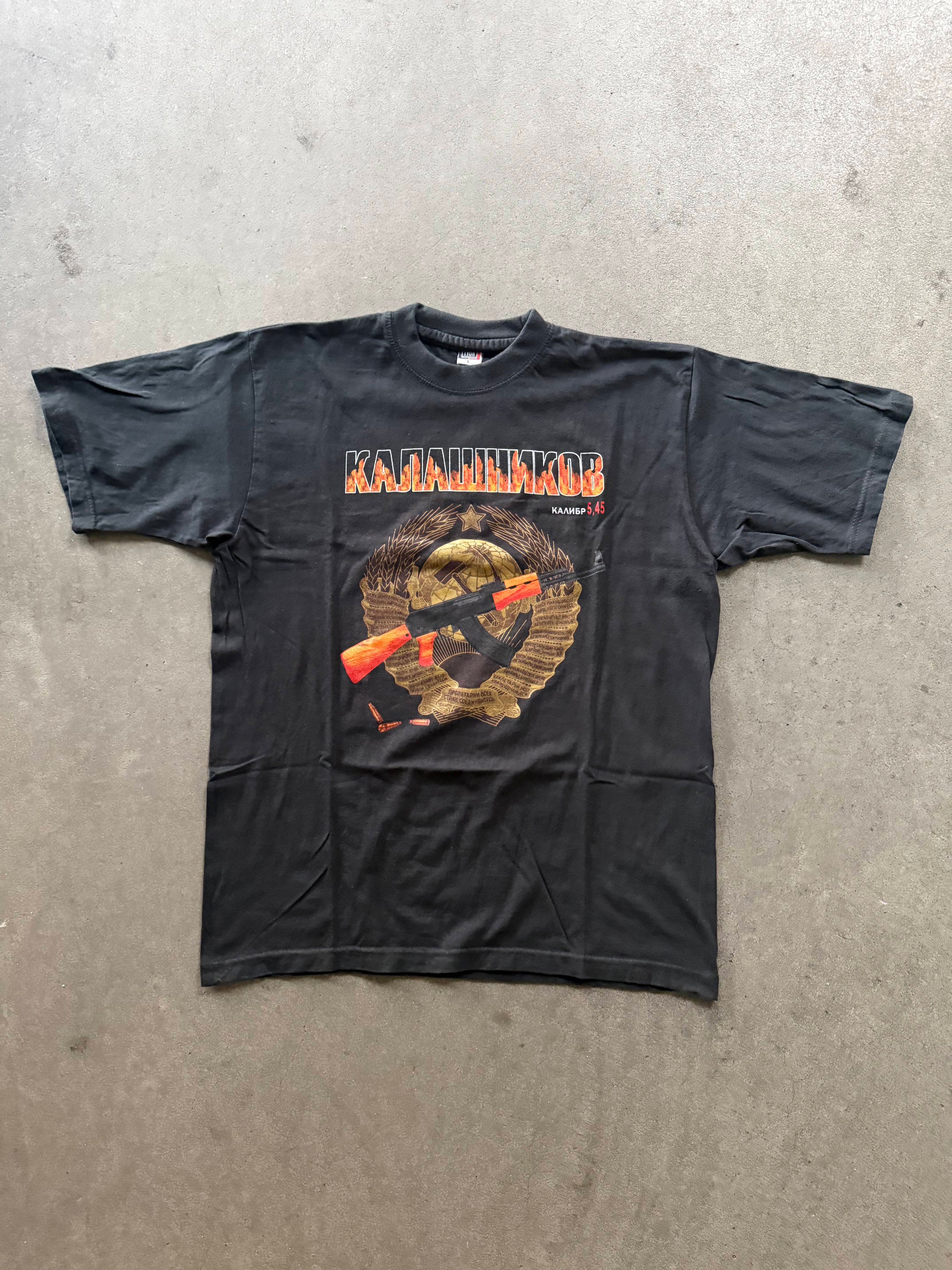 2000S FLAMES KALASHNIKOV PRINT VINTAGE T-SHIRT (L)