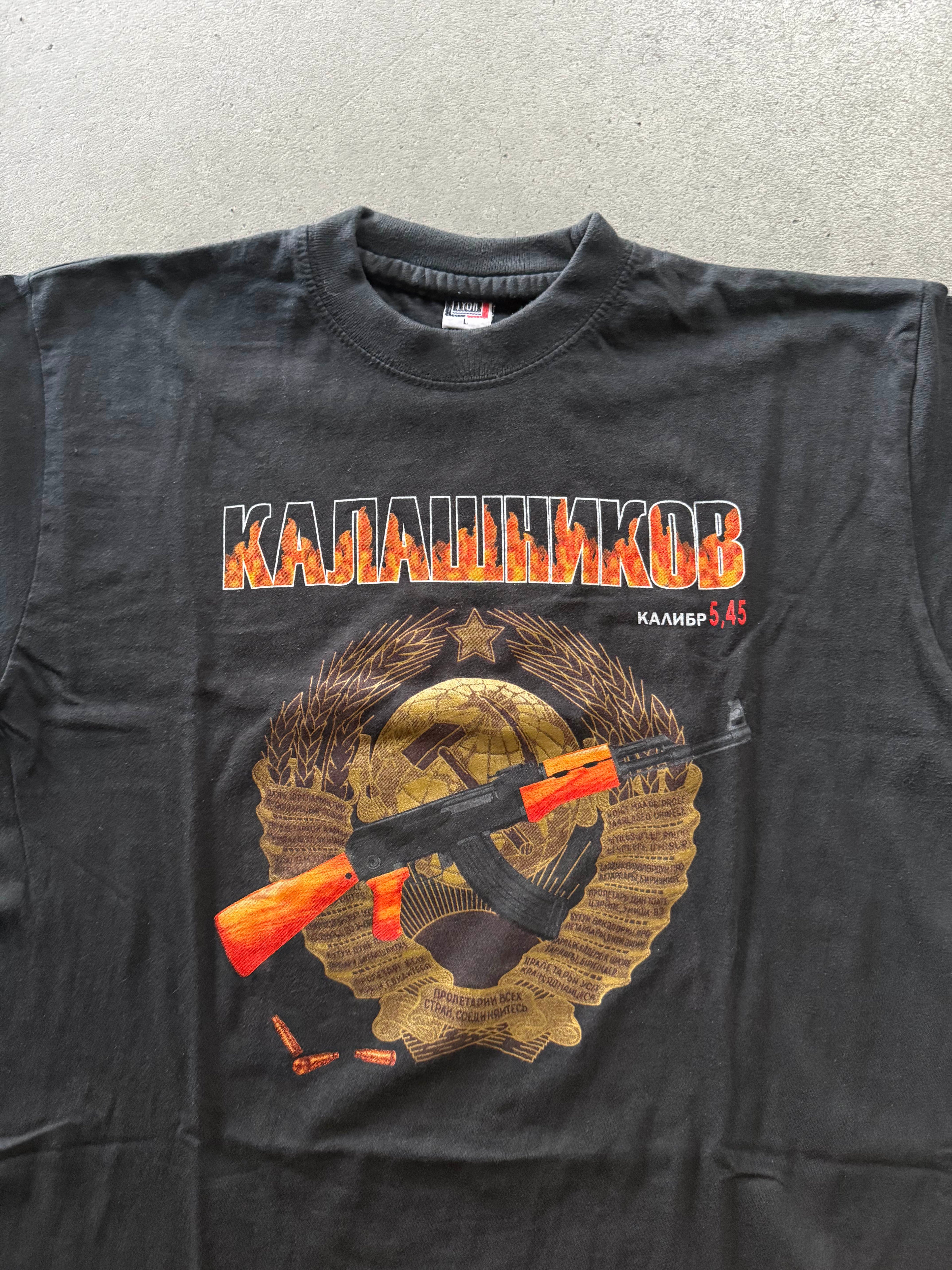 2000S FLAMES KALASHNIKOV PRINT VINTAGE T-SHIRT (L)