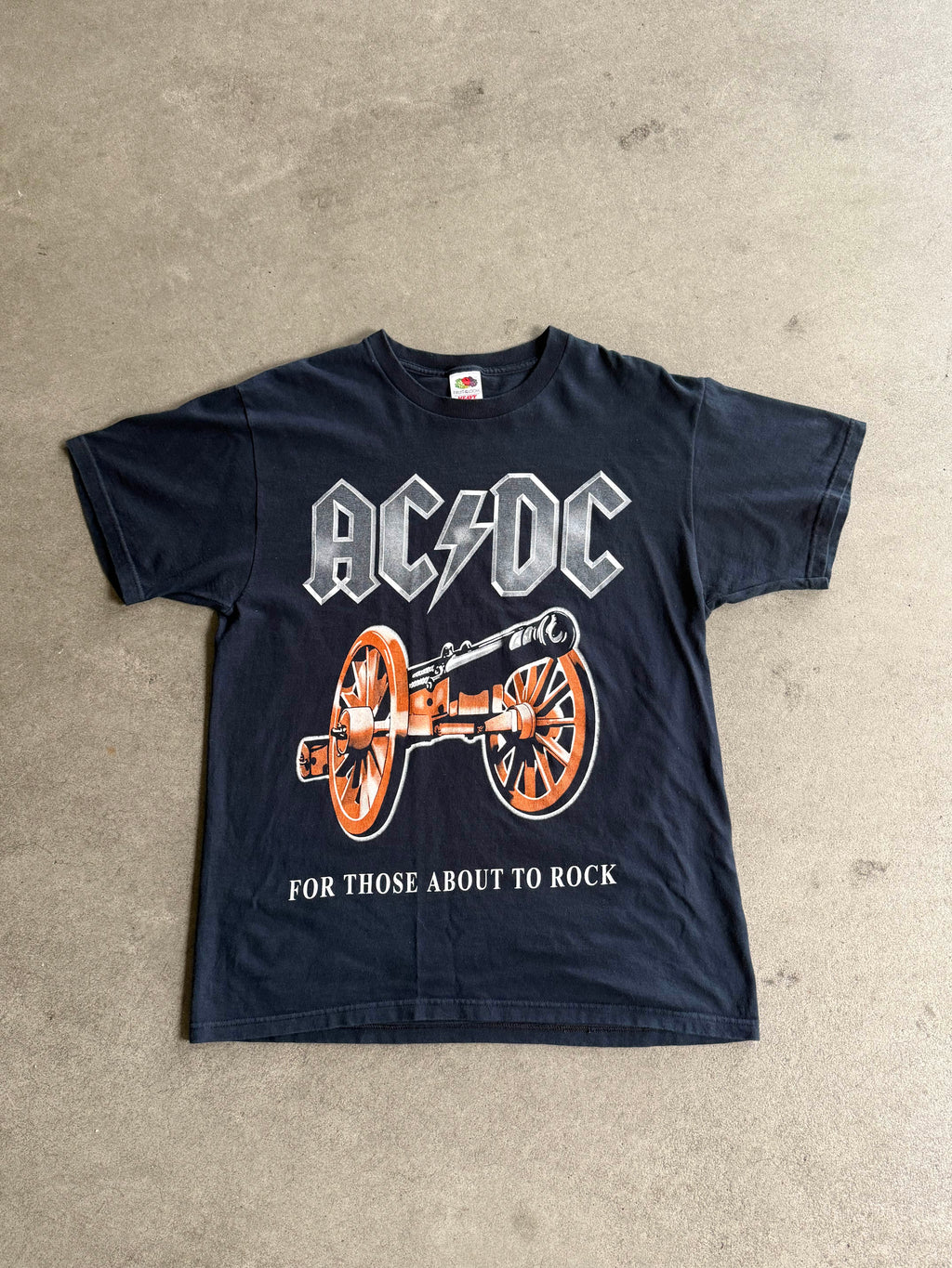 VINTAGE ACDC GRAPHIC T-SHIRT "FOR THOSE ABOUT ROCK" (M)